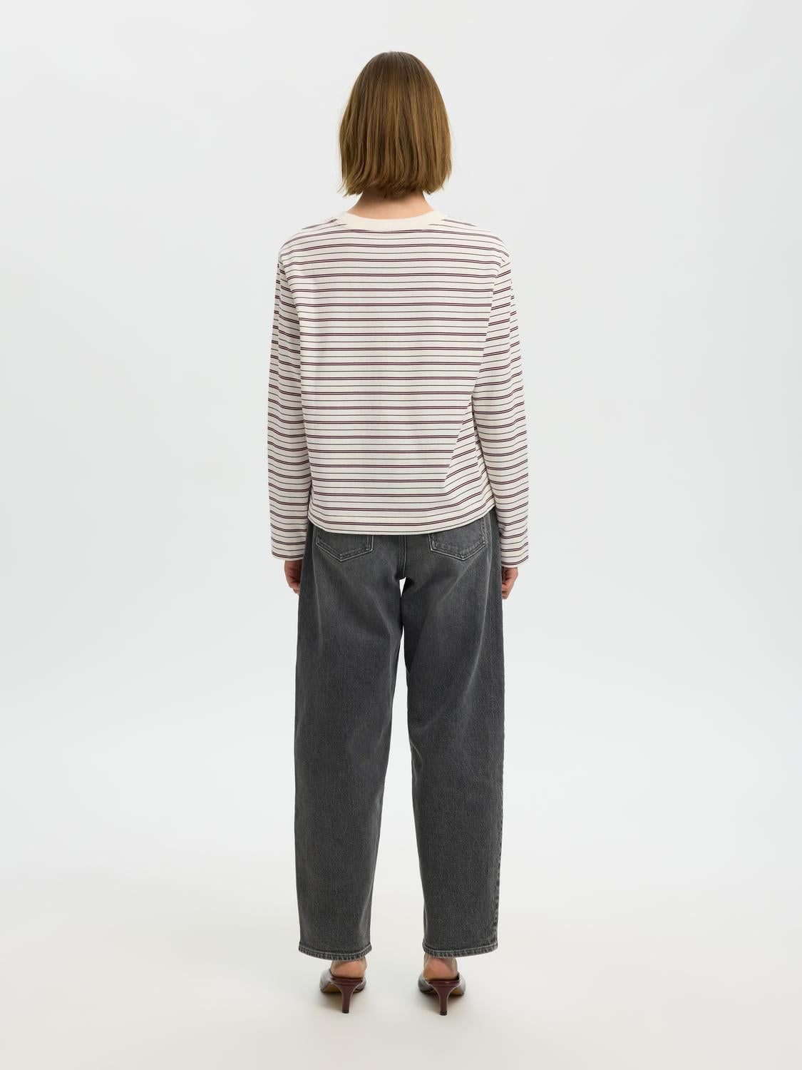 model_shot-back